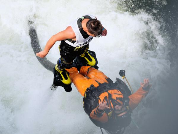 Tandemová lekce flyboardingu