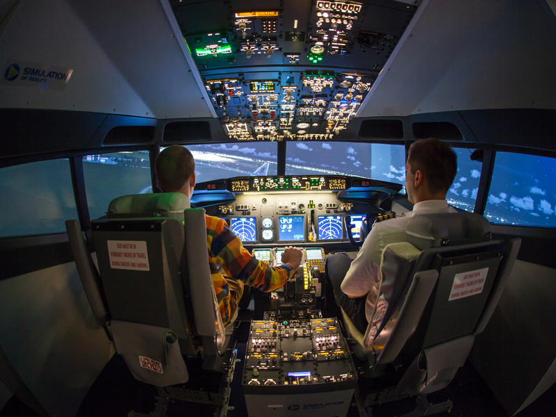 Pilotování simulátoru Boeing 737 NG