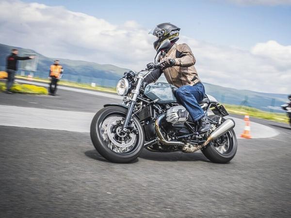 Kurz bezpečné jízdy na motorce