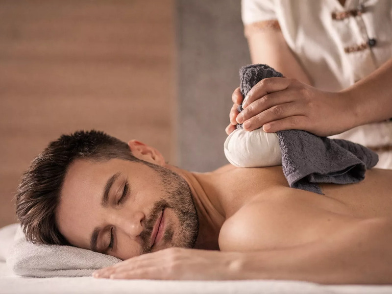 Gentleman Ritual – masáž zad a luxusní péče o pleť pro muže