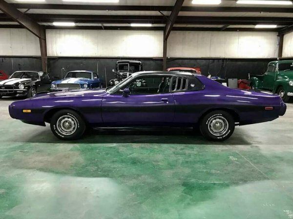 Pronájem supersportu Dodge Charger 1973