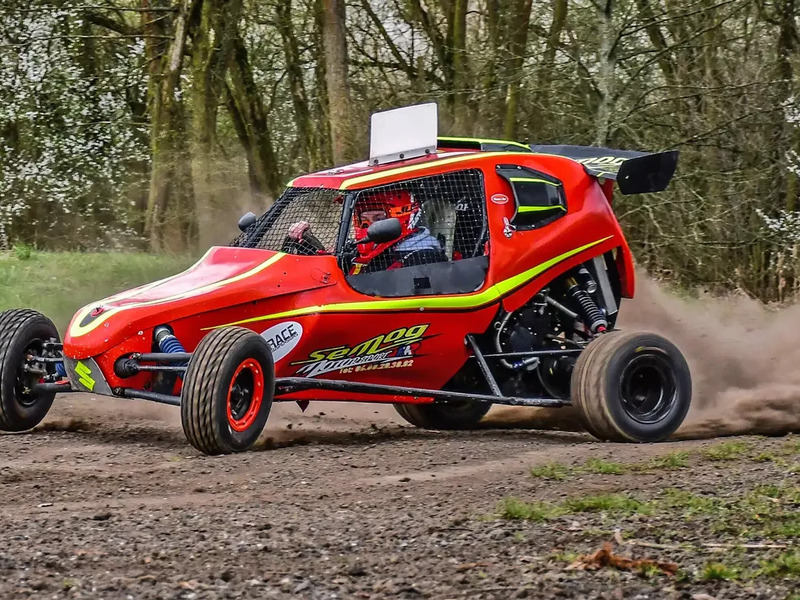 Zážitek - Adrenalinová jízda v buggy na závodním okruhu Co dělat v Ústeckém kraji? Vyrazte za zážitky