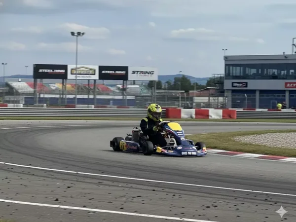 Adrenalinová jízda na okruzích a letištích v motokáře Rotax 125 MAX
