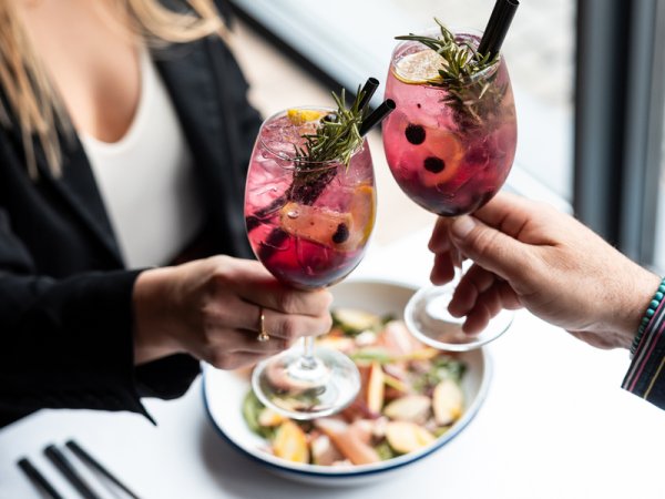 Romantické aperitivo s koktejlem v restauraci Zlatý Kohout