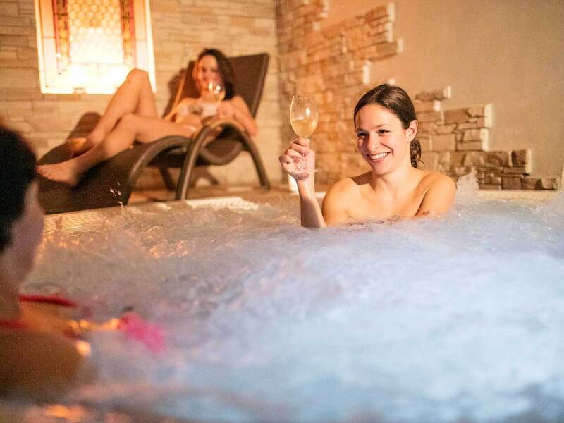 Zážitek - Pobytový balíček hotelu Wine Wellness Hotel Amande: Jedu na mandle Zážitky Jihomoravský kraj: Od adrenalinu po wellness