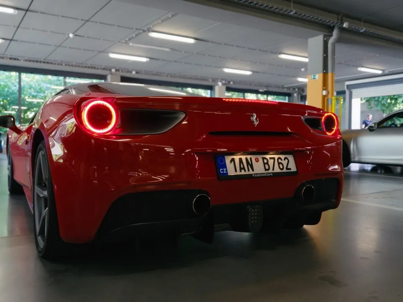 Zážitek - Jízda ve Ferrari 458 Italia  Zážitky Jihomoravský kraj: Od adrenalinu po wellness