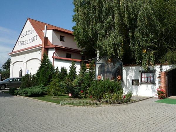 Pobyt pro dva v hotelu Golden Golem*** se snídaní a poukazem do vyhlášené restaurace na 2 nebo 3 dny