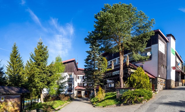 Hotel Kolibřík na Šumavě na Špičáku se snídaní nebo polopenzí a volným vstupem do bazénu.