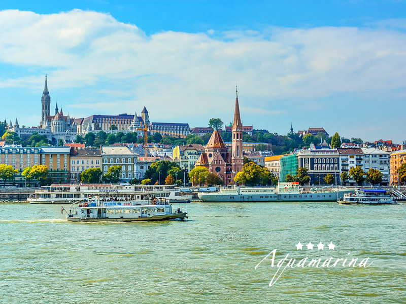 Romantická Budapešť v 4* historickém botelu na hladině Dunaje s lahví šampaňského i se snídaní