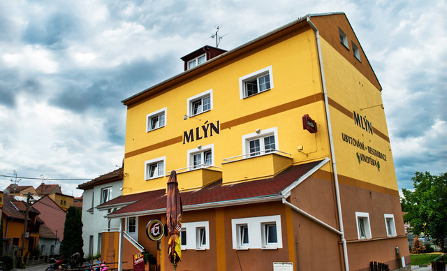 Penzion Mlýn v srdci Bořetic se snídaní či polopenzí a možností neomezené konzumace vína s rautem