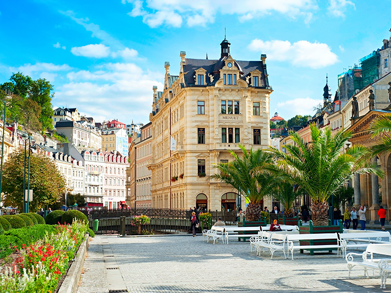 Slavné Karlovy Vary relaxačně ve 4* hotelu s neomezeným wellness, polopenzí a balíčky zajímavých procedur