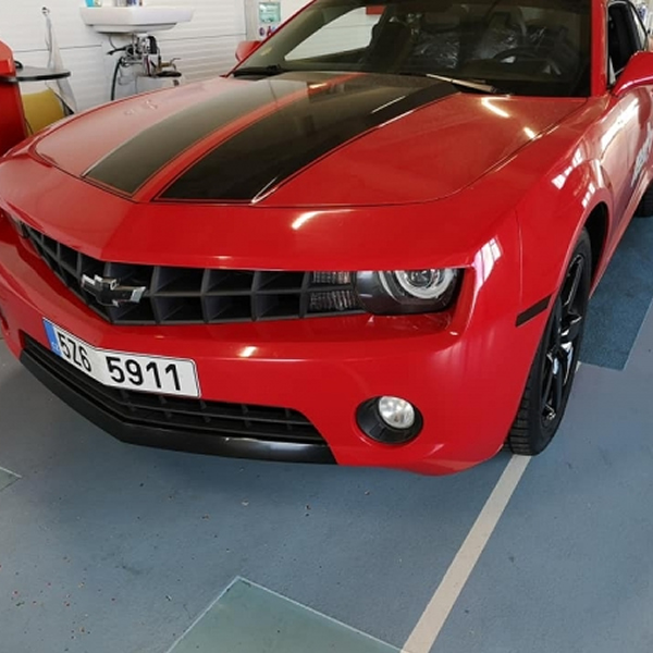 Vypůjčení vozu Chevrolet Camaro. Na výběr vypůjčení na 12 hodin, 1 den nebo celý víkend.