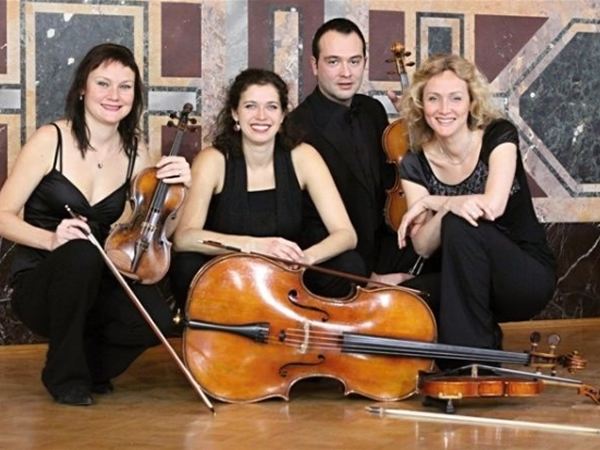 Vstupenka na unikátní koncert filmových melodií na vyhlídce 27. patra pankráckého mrakodrapu.