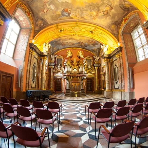 Zářijové koncerty v Zrcadlové kapli Klementina v podání hudebníků Dvořák Symphony Orchestra.