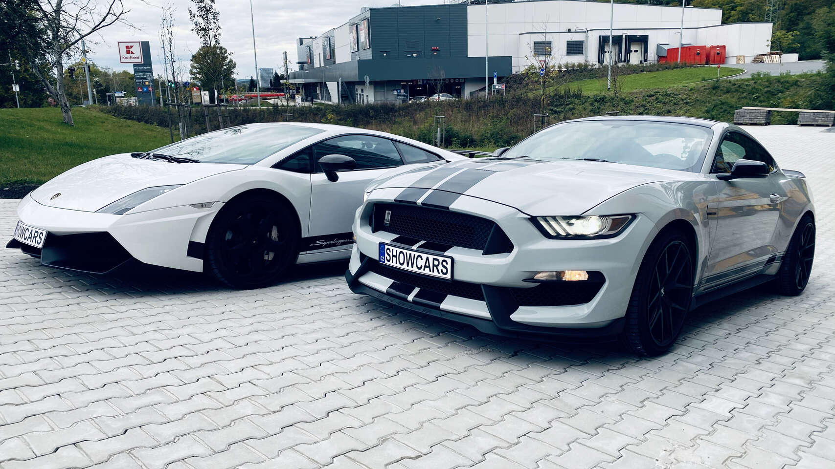 Kombinace jízd ve dvou vozech vašich snů s maximálním adrenalinovým zážitkem
