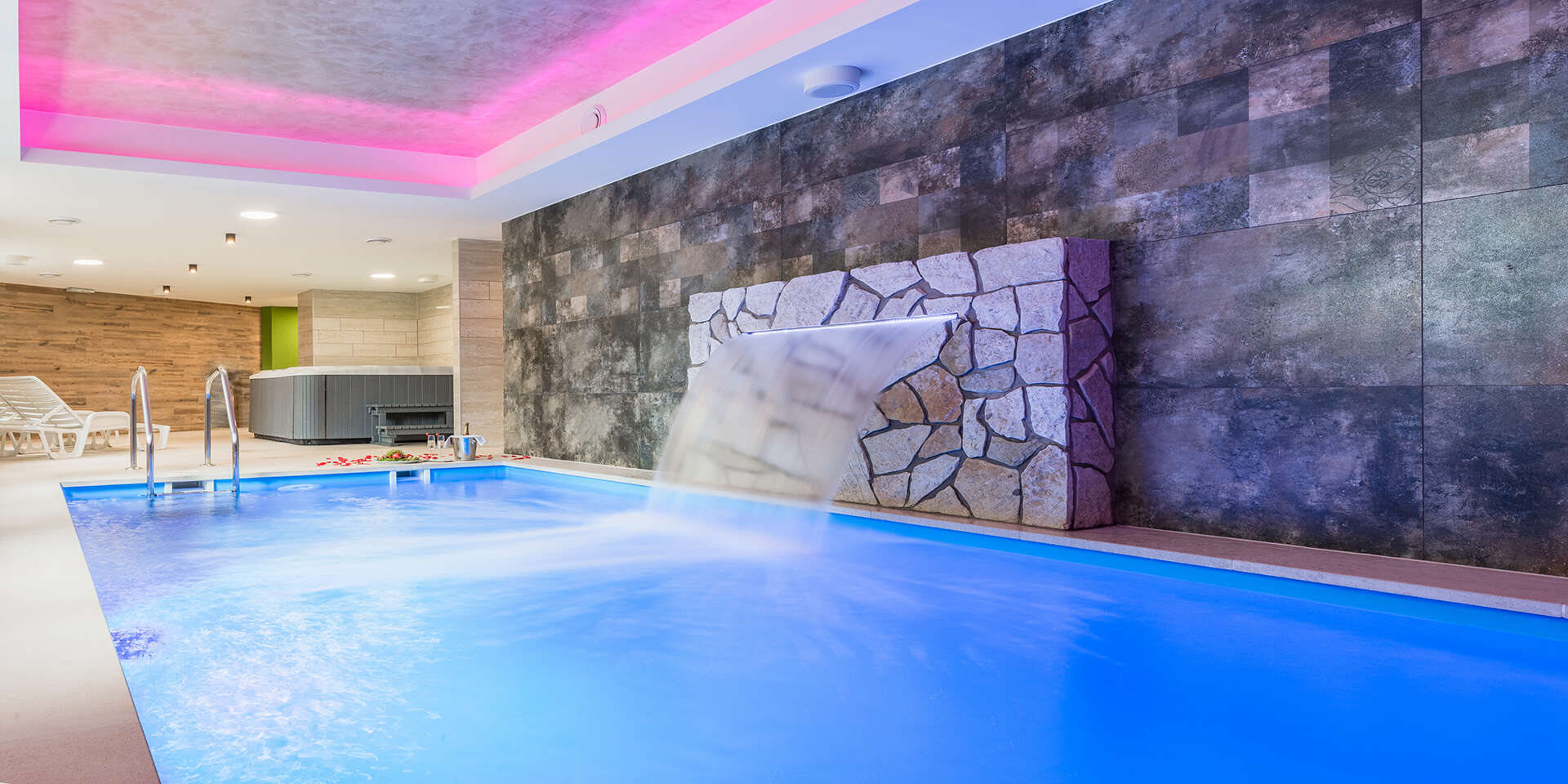 Dovolená v hotelu Tulipán *** s wellness a jízdou na bobové dráze, jen 1 km od lanovky na Lomničák