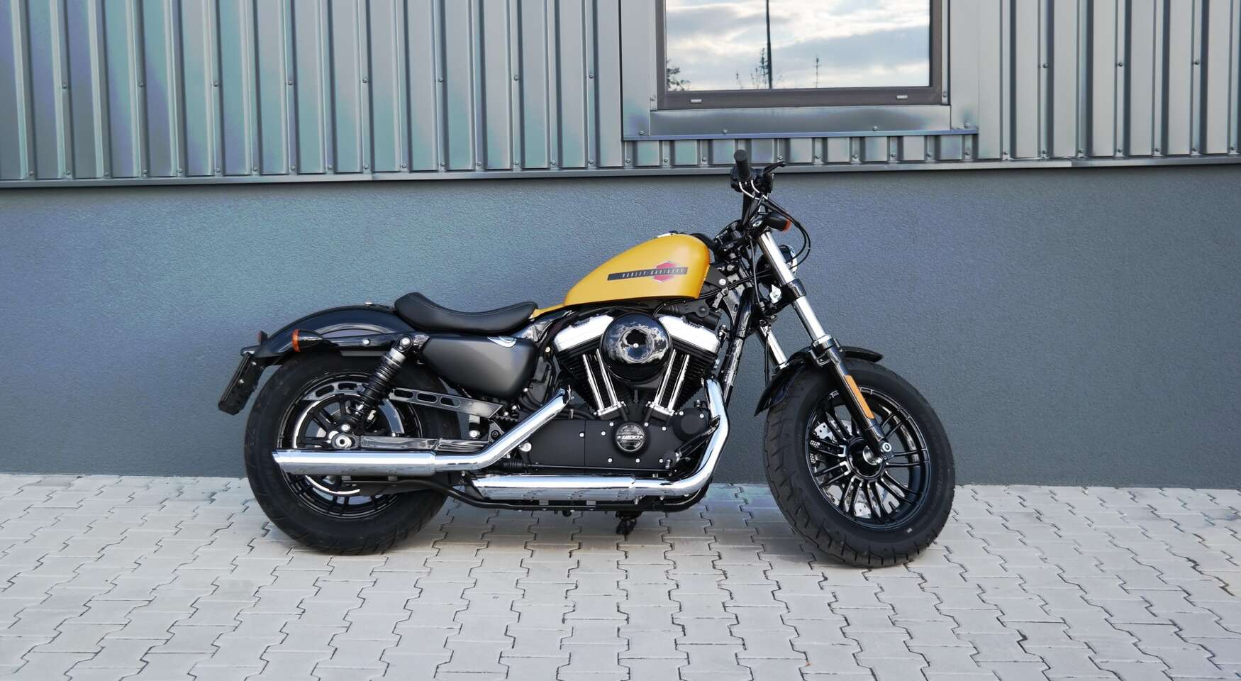 Showcars - zapůjčení legendárního motocyklu Harley Davidson Forty-Eight až na 8 hodin včetně instruktáže