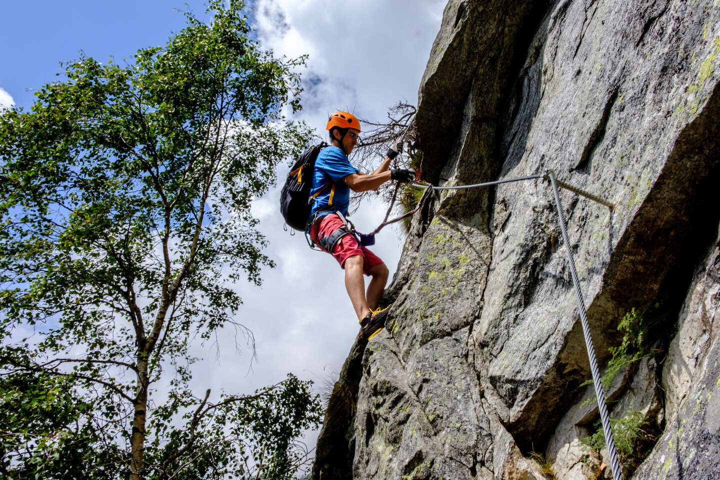 Adrenalin a nádherné výhledy při zdolávání nejdelší Via Ferraty v Hluboké nad Vltavou vhodné i pro úplné začátečníky