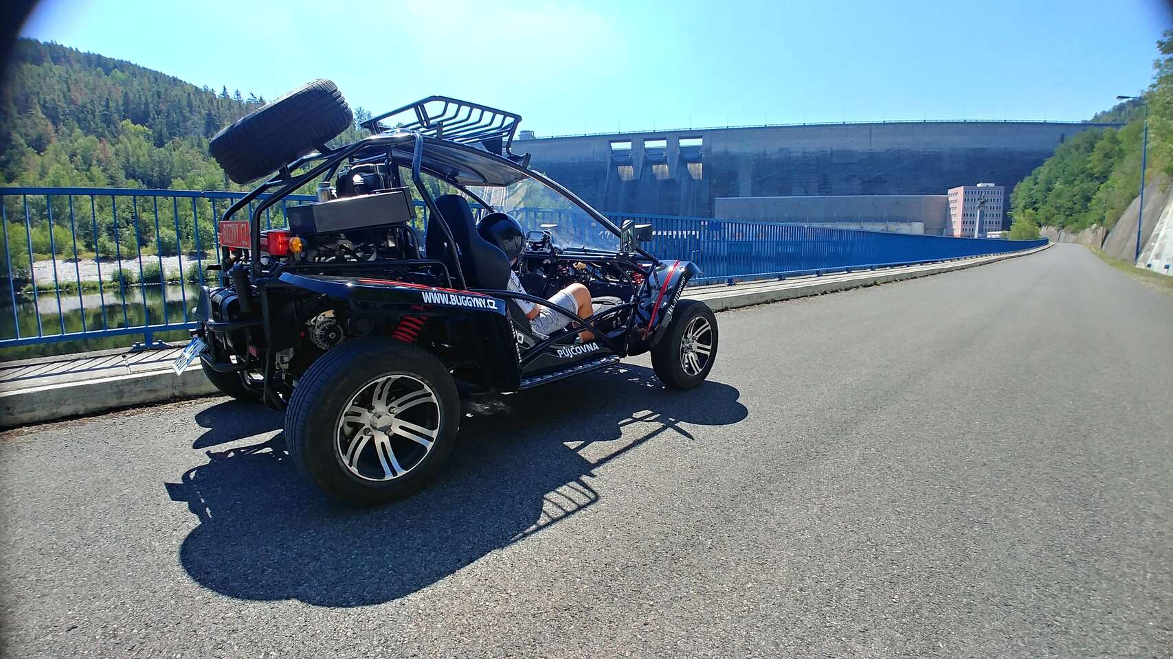 Zapůjčení silniční buggyny na 30 minut nebo 60 minut a spolujezdcem zdarma