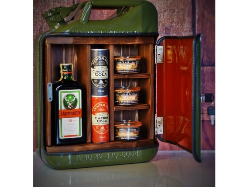 Kanystr bar s likérem Jägermeister Celá ČR