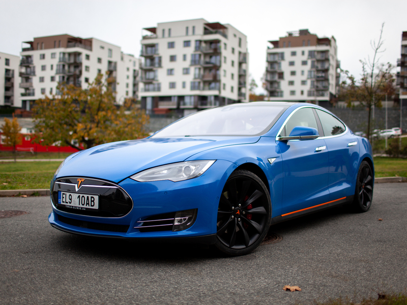 Pronájem elektromobilu Tesla S P85D Praha